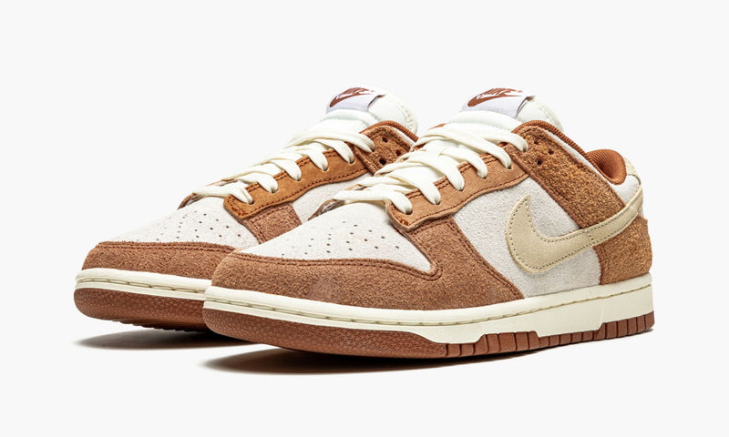 NIKE DUNK LOW PRM 'MEDIUM CURRY' front view
